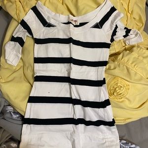 white black striped three quarter sleeve t shirt